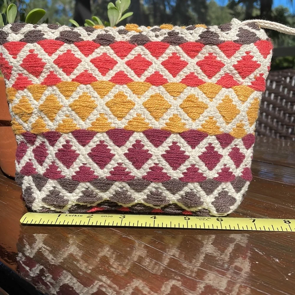 Universal thread multi colored pouch. - Picture 4 of 4
